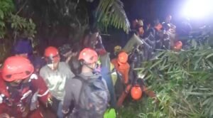 Jenazah Korban Perempuan ATR 42-500 Berhasil Dievakuasi, Delapan Penumpang Masih Dalam Pencarian