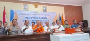 Basarnas Serahkan Black Box Pesawat ATR 42-500 ke KNKT, Operasi SAR Masuki Hari Keenam