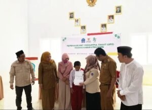 Wujud Kepedulian Kesehatan, BAZNAS Bone Bantu Biaya Operasi Mata Anak Petani Kecil