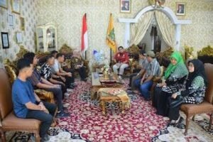 Bupati Sinjai Tanggapi Keluhan Warga Baruttung, PLN Pastikan Perbaikan Kualitas Tegangan Listrik Tahun Ini