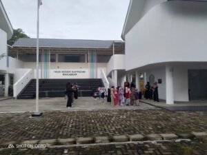 Jum’at Sehat, PAUD Negeri Rappocini Makassar Libatkan Guru dan Orang Tua Dampingi Anak Berolahraga