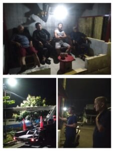 RW–RT Bersama Warga Pasang Lampu Jalan, Lapangan Belakang SMP 40 Gedung Dua Kini Terang