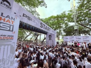 Puluhan Ribu Warga Padati Jalan Sehat PSI di Pantai Losari, Kaesang Pangarep Turun Langsung Sapa Peserta