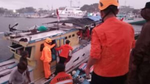 Kapal Nelayan Rismawati Indah Terbakar di Pelabuhan Paotere, 9 ABK Luka-luka