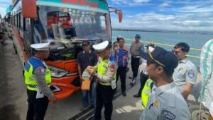 Operasi Keselamatan Pallawa 2026, Satlantas Polres Bone Ramp Check Bus di Pelabuhan Bajoe
