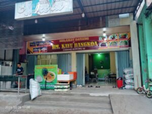 SEAFOOD BAKAR SEGAR RAMAIKAN RAMADAN: RM Kayu Bangkoa HADIR DI MAROS, JADI MAGNET BARU SAAT BERBUKA