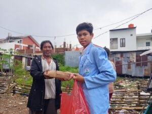 Aksi Sosial Ramadan, OSIS SMPIT–SMAIT Darul Fikri Salurkan Fidyah