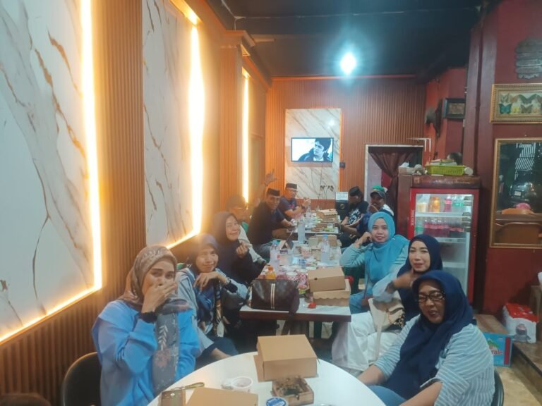 Hangatnya Silaturahmi Ramadan, Alumni SMP 21 Nangkaayan Kembali Buka Puasa Bersama di Warkop Celebes