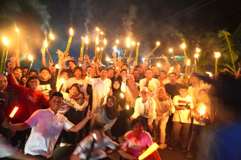 Setelah Puluhan Tahun Vakum, Takbiran dan Pawai Obor Kembali Hidupkan Amessangeng”